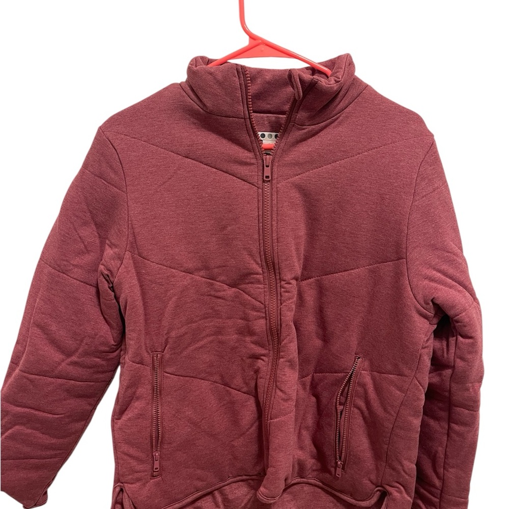 Three Dots Burgundy Puffer Jacket with Quilted Insulation